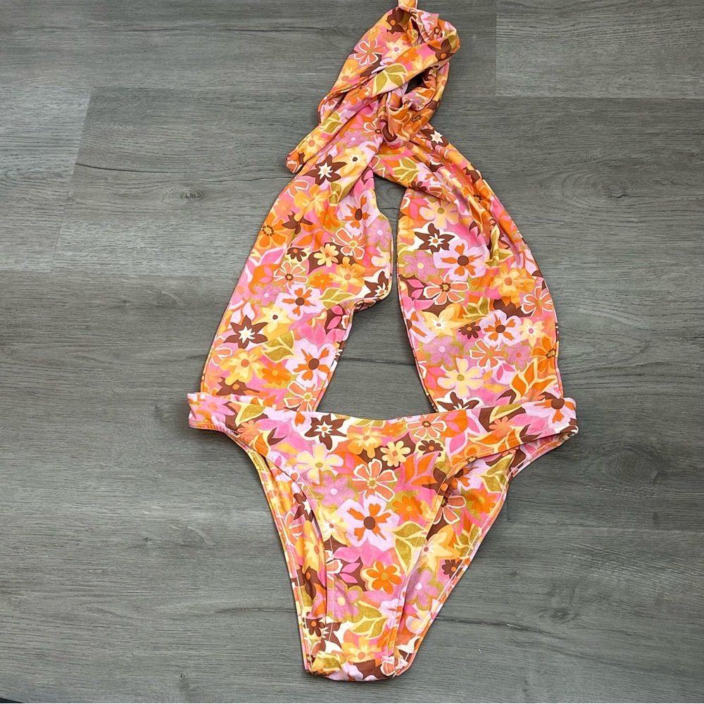 STONE FOX SWIM FREE PEOPLE BLOOM AZALEA FLORAL‎ HALTER ONE PIECE SWIMSUIT Small
